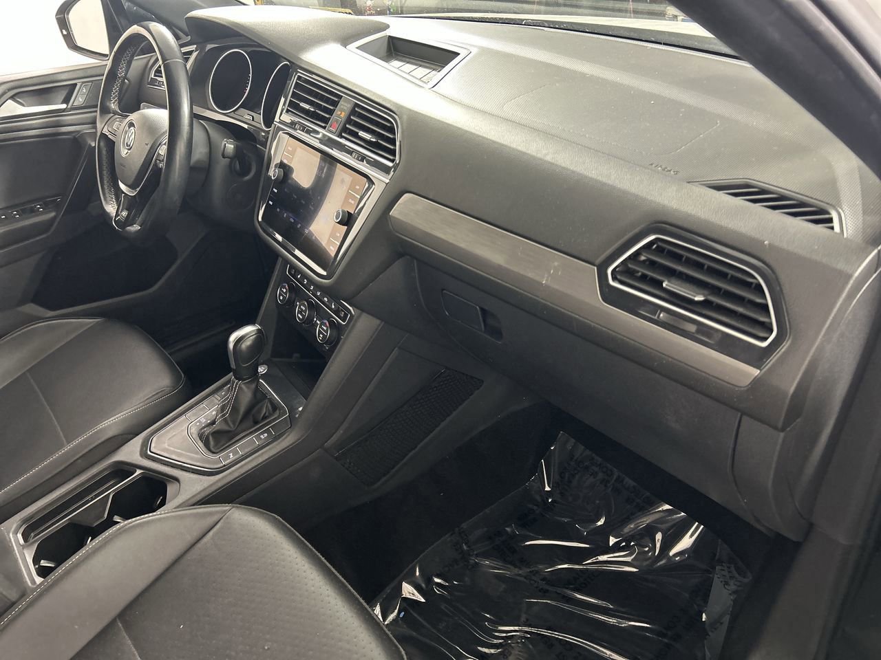 Used 2021 Volkswagen Tiguan SE R-Line image 27