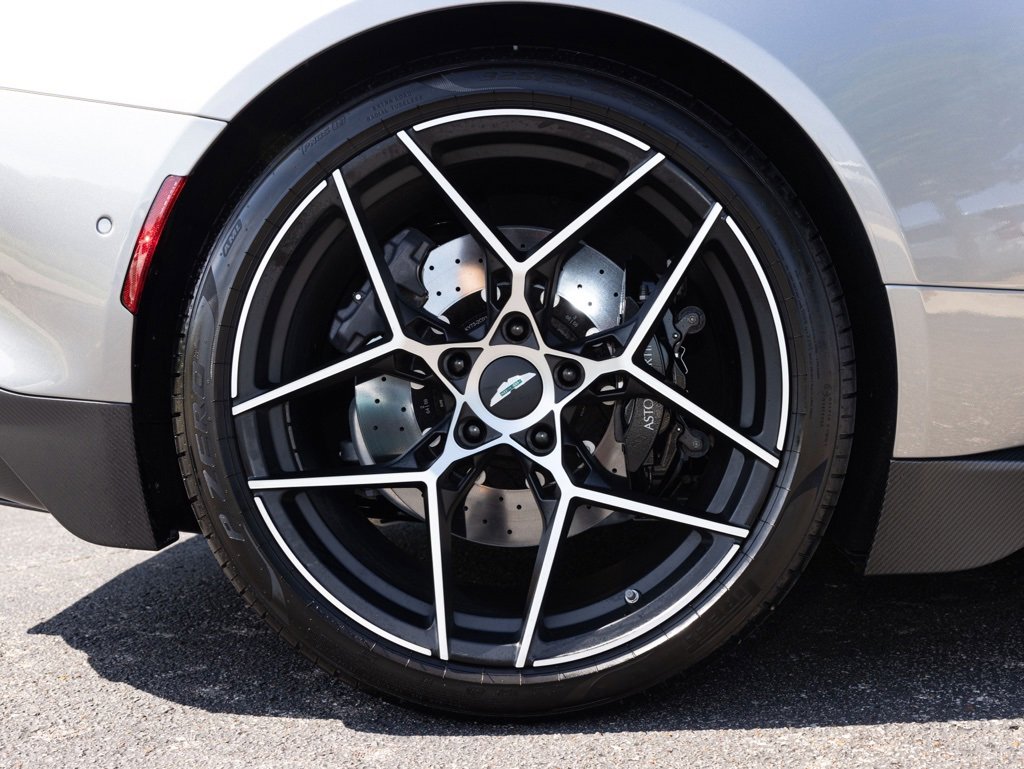 Used 2025 Aston Martin Vanquish image 43