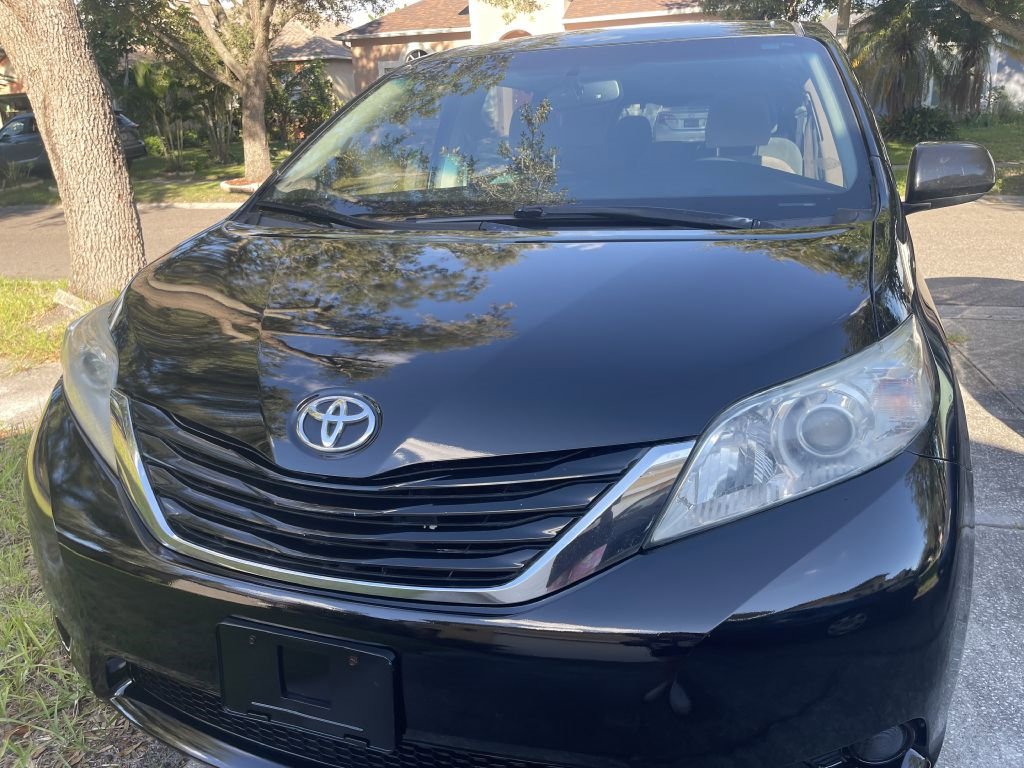 Used 2017 Toyota Sienna LE image 4