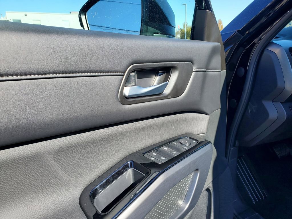 New 2026 Nissan Pathfinder SL image 16