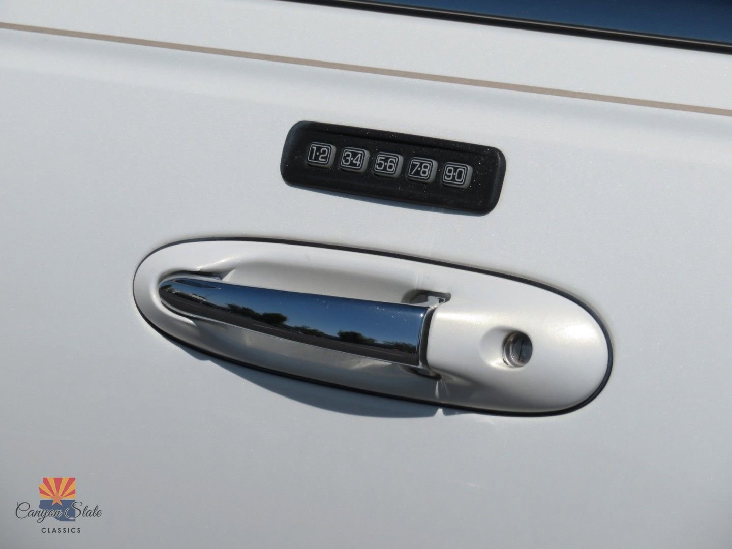 Used 2003 Lincoln Town Car Executive image 26