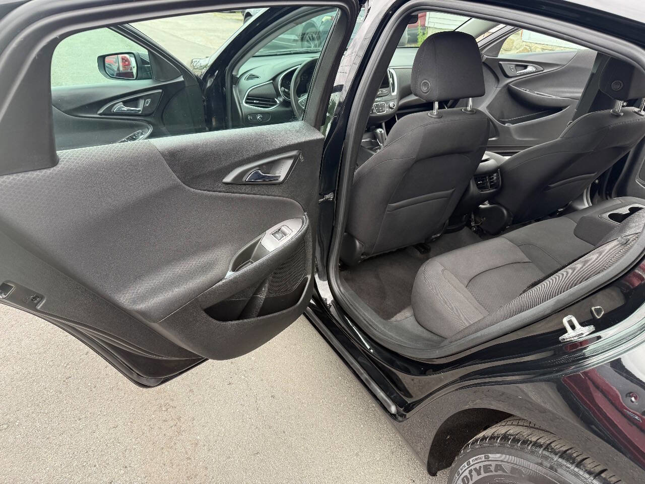 Used 2020 Chevrolet Malibu LT image 32