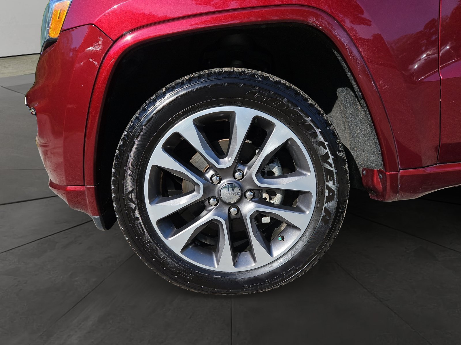 Used 2018 Jeep Grand Cherokee Overland AWD/4WD image 14