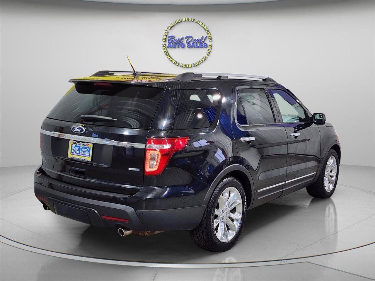Used 2015 Ford Explorer XLT w/ Equipment Group 202A AWD/4WD image 7
