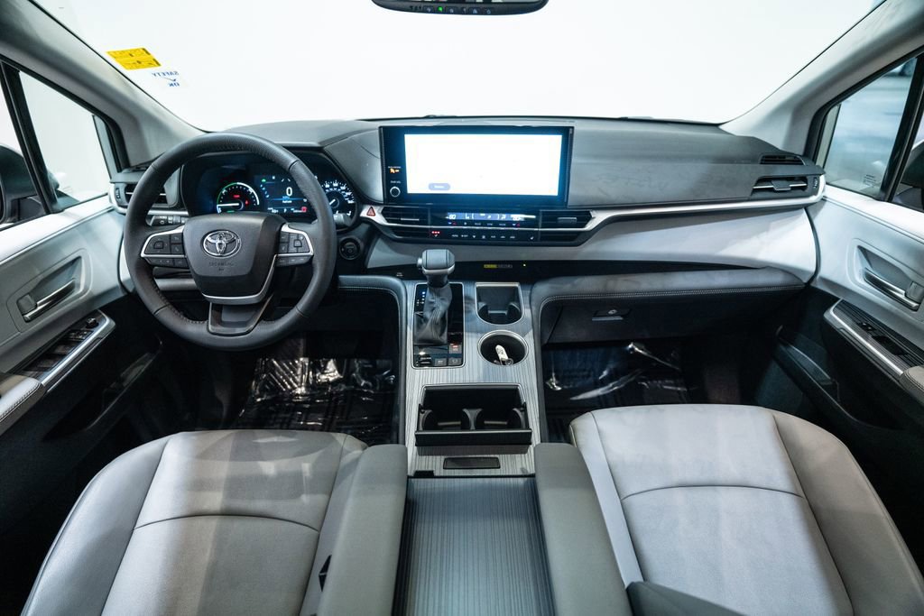 Used 2025 Toyota Sienna XLE AWD/4WD image 14