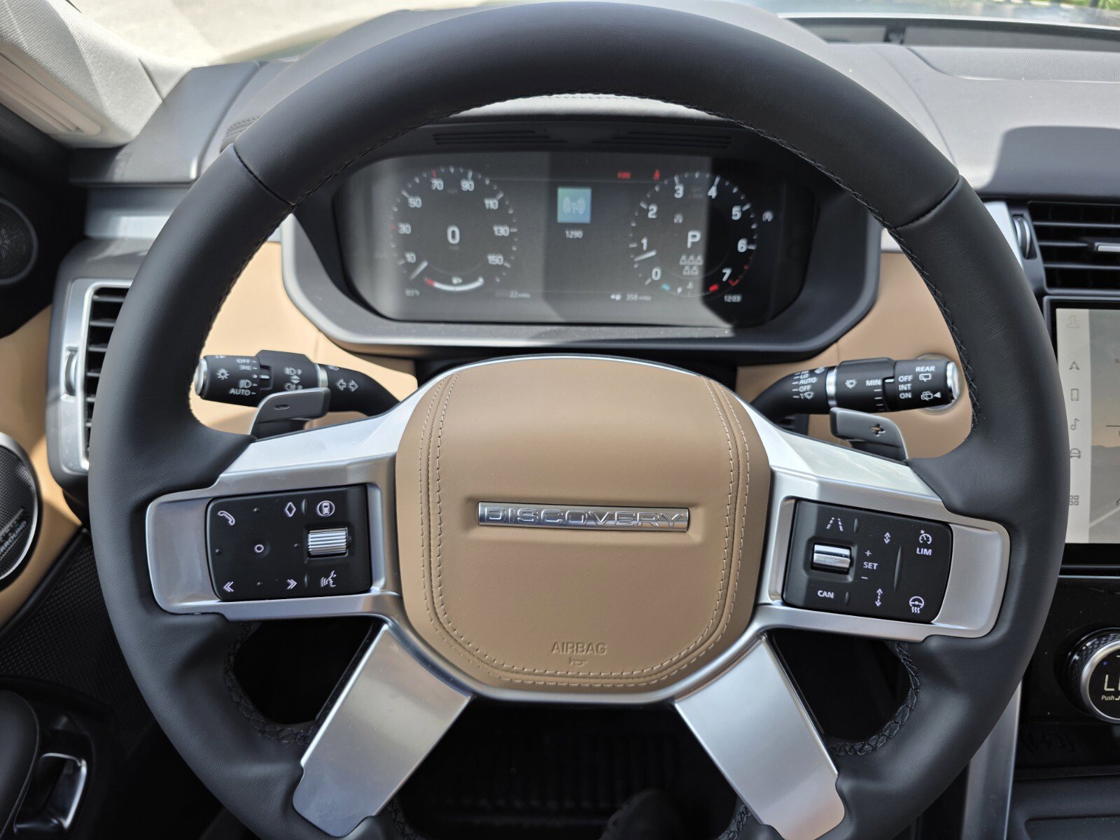 New 2026 Land Rover Discovery Limited Edition AWD/4WD image 16