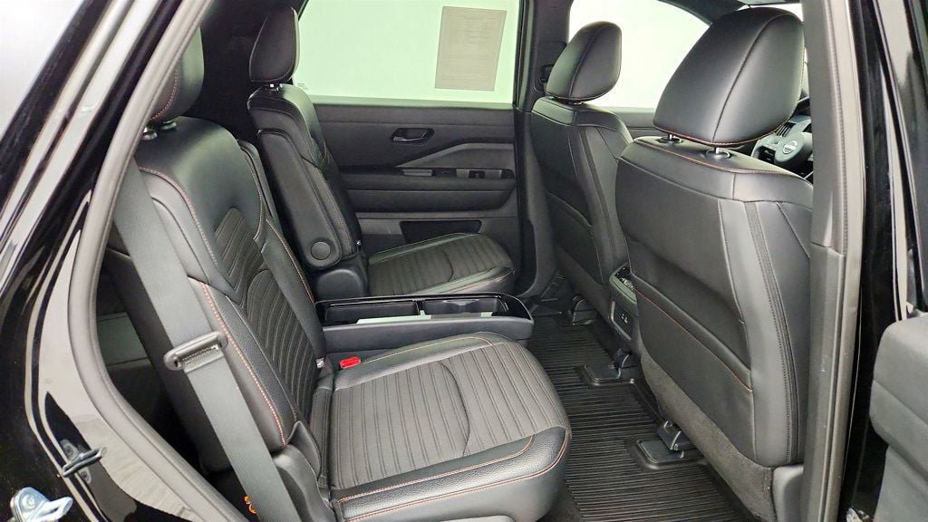 Used 2025 Nissan Pathfinder Rock Creek AWD/4WD image 23