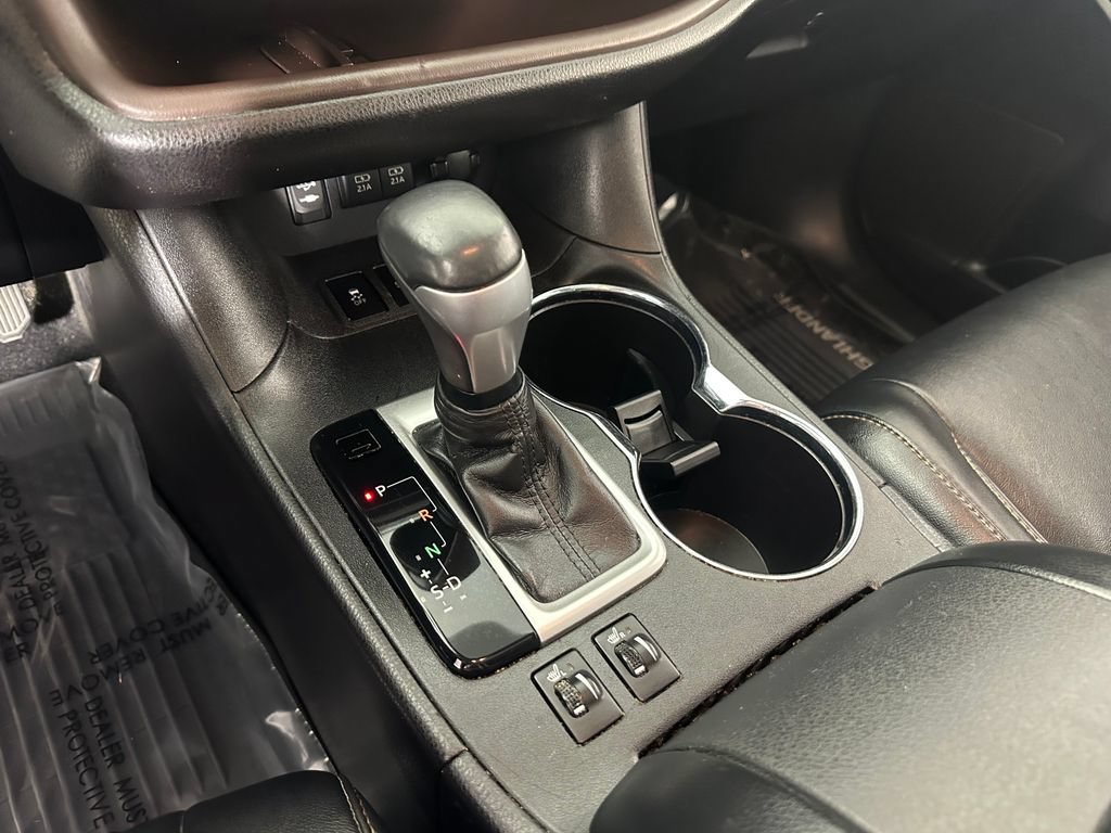 Used 2018 Toyota Highlander XLE AWD/4WD image 35