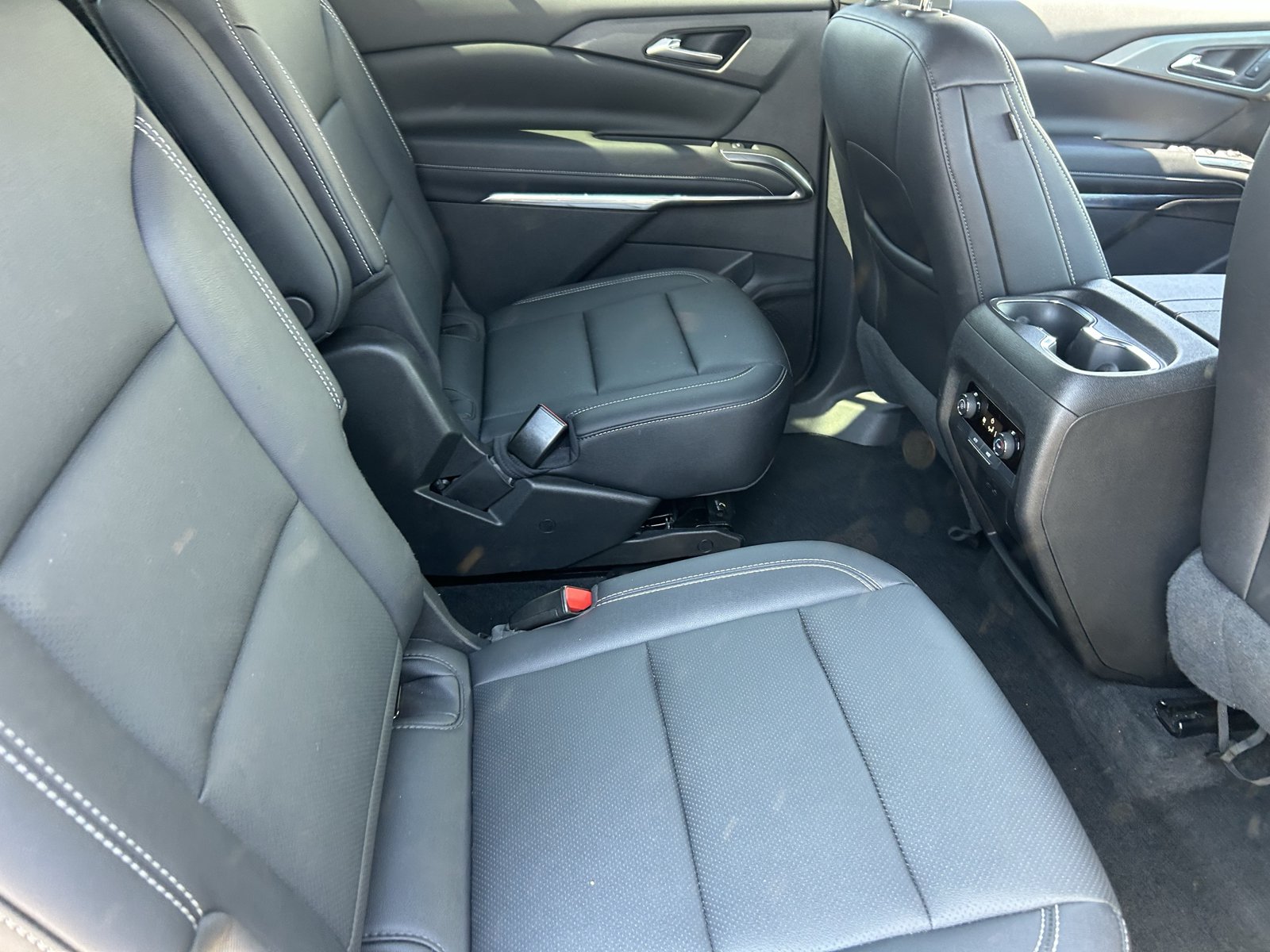 Certified 2025 Chevrolet Traverse LT FWD image 14