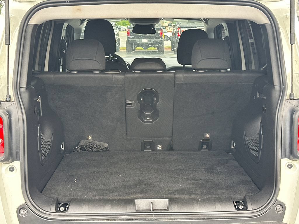 Used 2019 Jeep Renegade Latitude w/ Popular Equipment Group FWD image 18