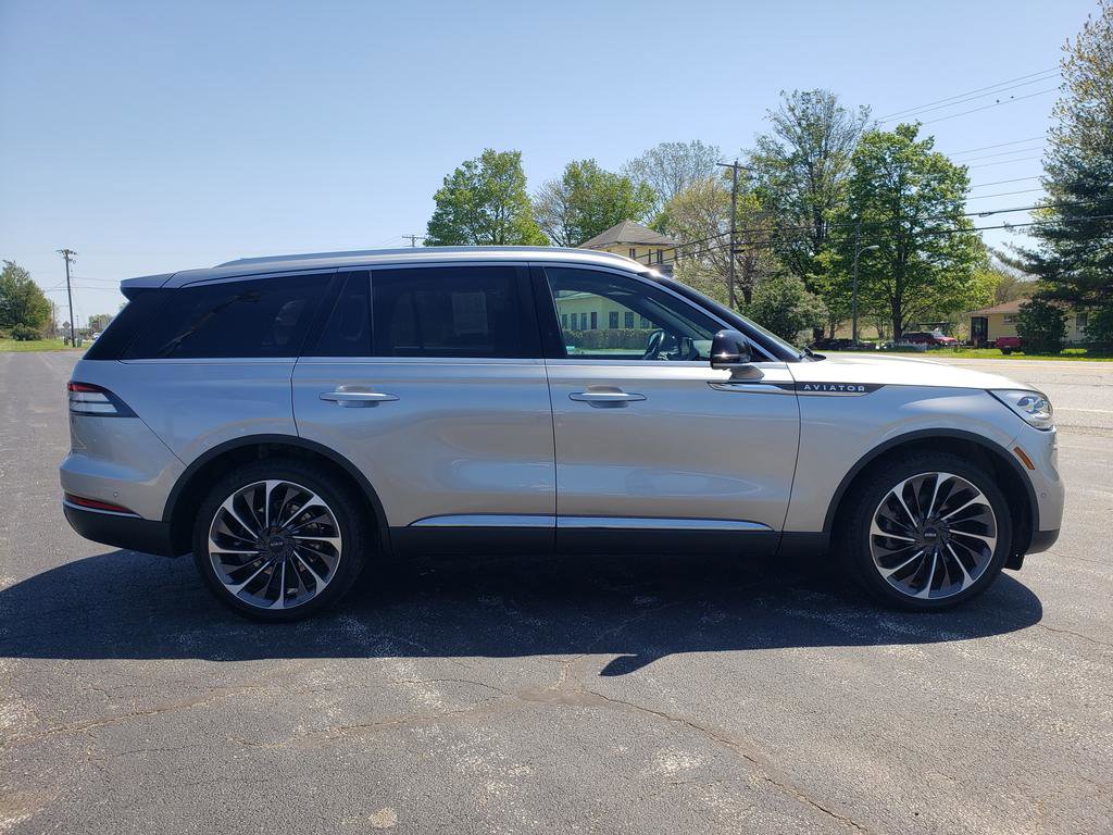 Used 2020 Lincoln Aviator Reserve w/ Equipment Group 202A AWD/4WD image 2