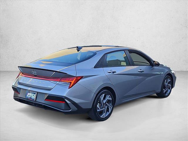 Used 2025 Hyundai Elantra SEL FWD image 5