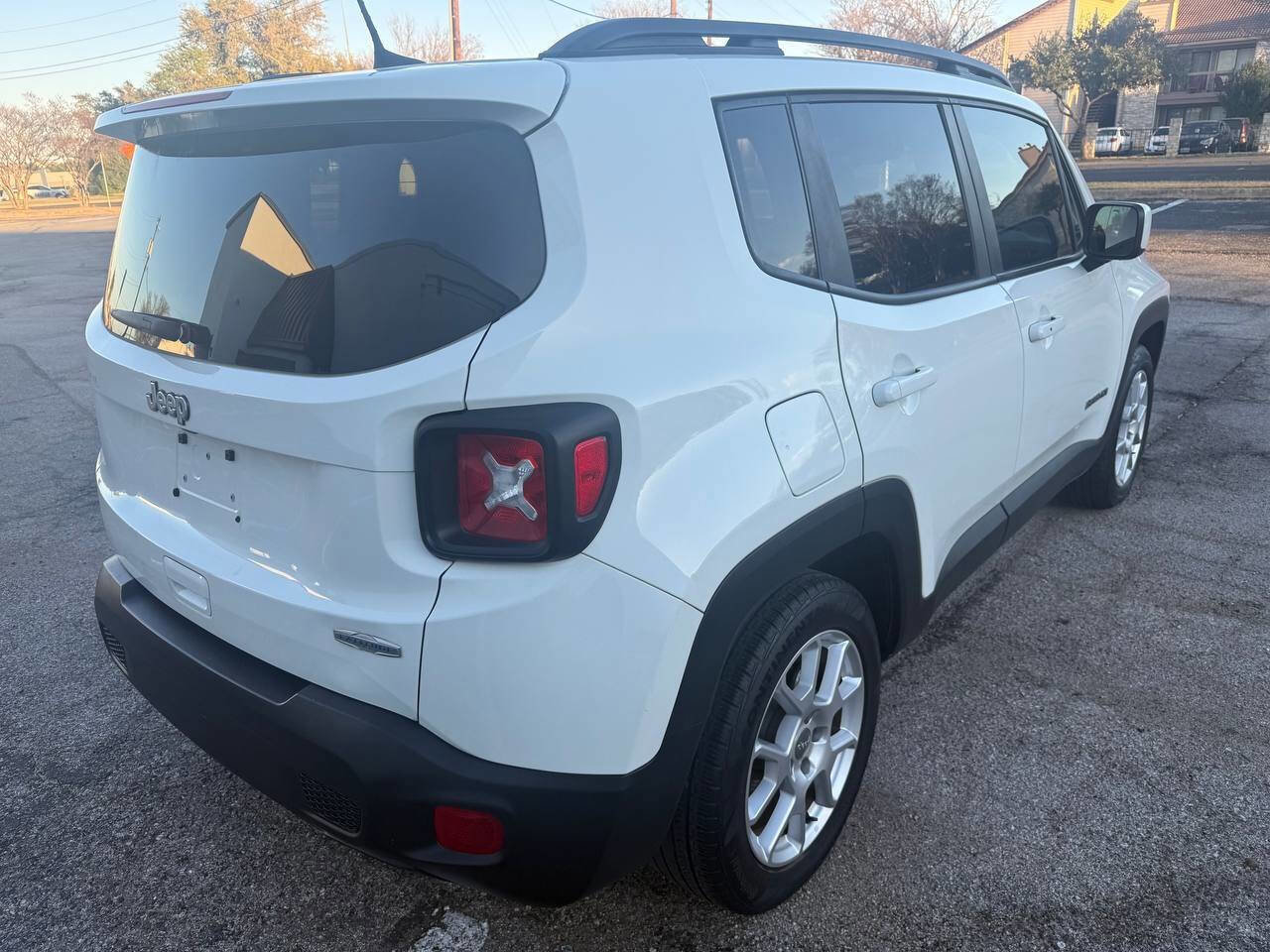 Used 2020 Jeep Renegade Latitude FWD image 6