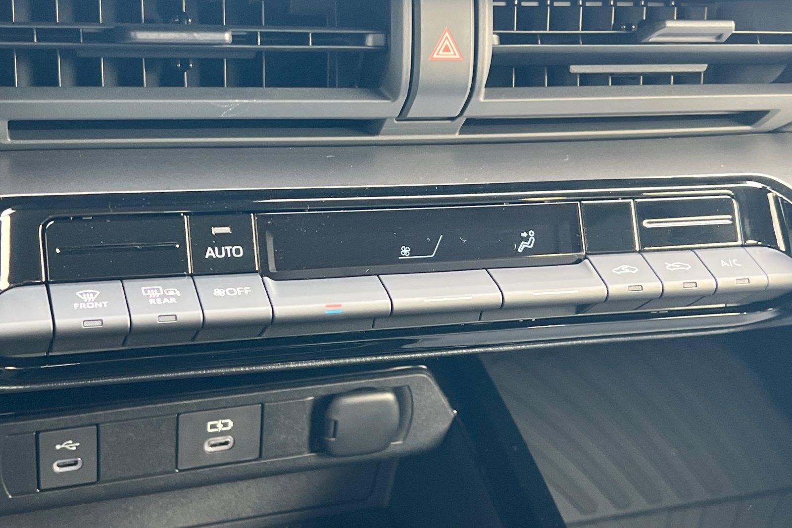 New 2026 Toyota Prius LE image 17