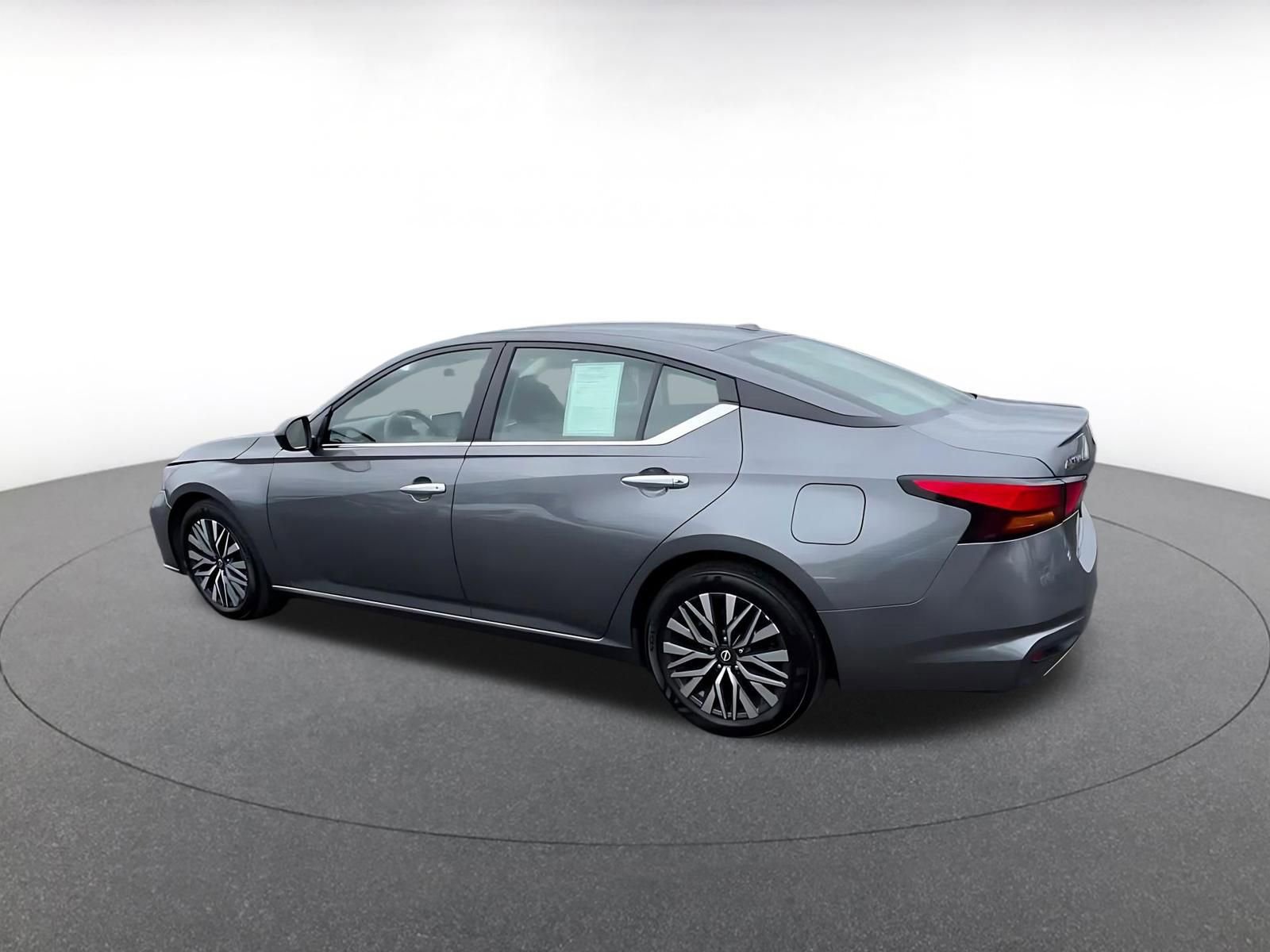 Used 2024 Nissan Altima 2.5 SV FWD image 10