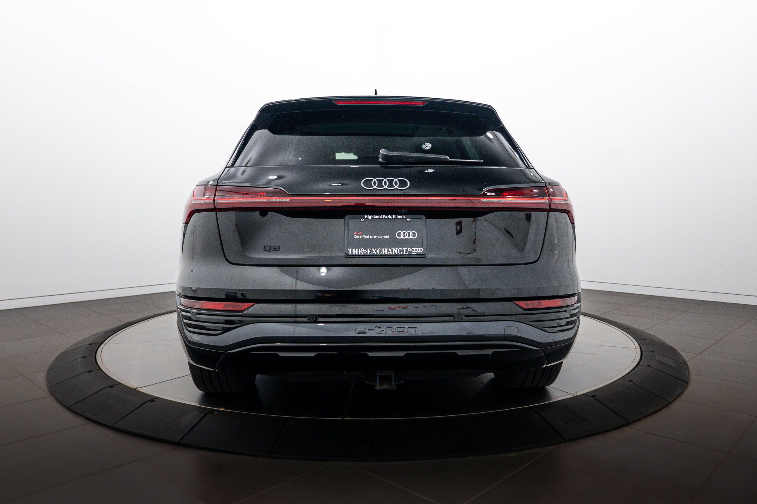 Certified 2024 Audi Q8 e-tron Premium Plus w/ Premium Plus Package AWD/4WD image 22