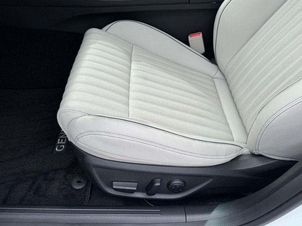 Certified 2025 Genesis G70 2.5T w/ Sport Prestige Package image 15