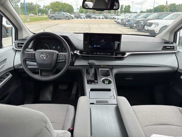 Used 2026 Toyota Sienna LE FWD image 20