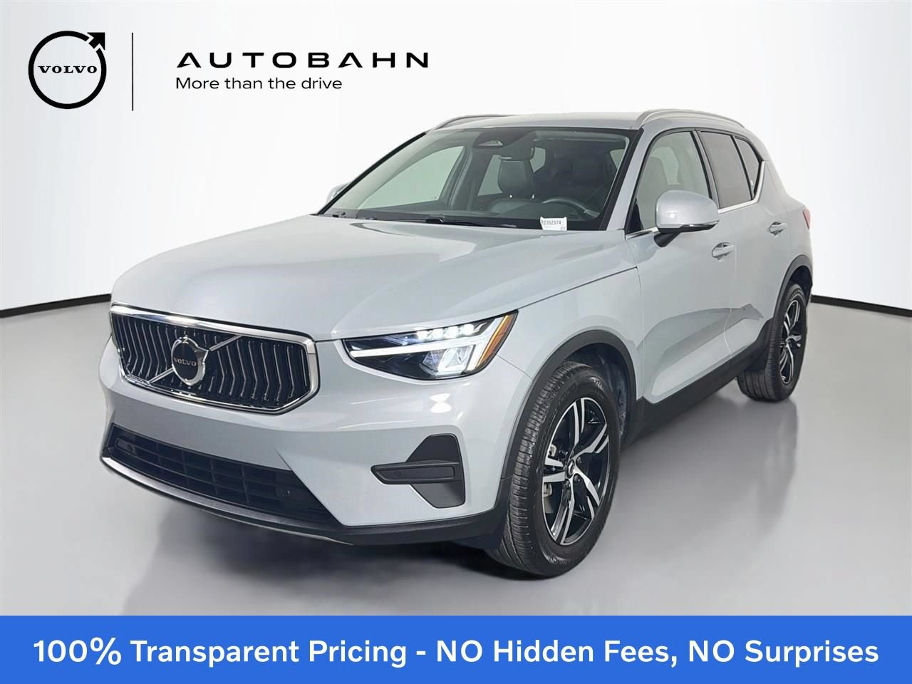 Certified 2024 Volvo XC40 B5 Core AWD/4WD image 1