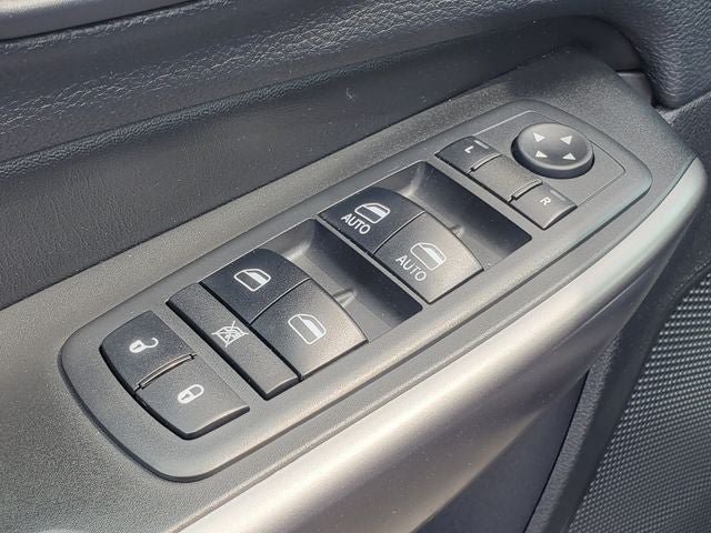Used 2019 Jeep Cherokee Limited w/ Trailer Tow Group AWD/4WD image 8