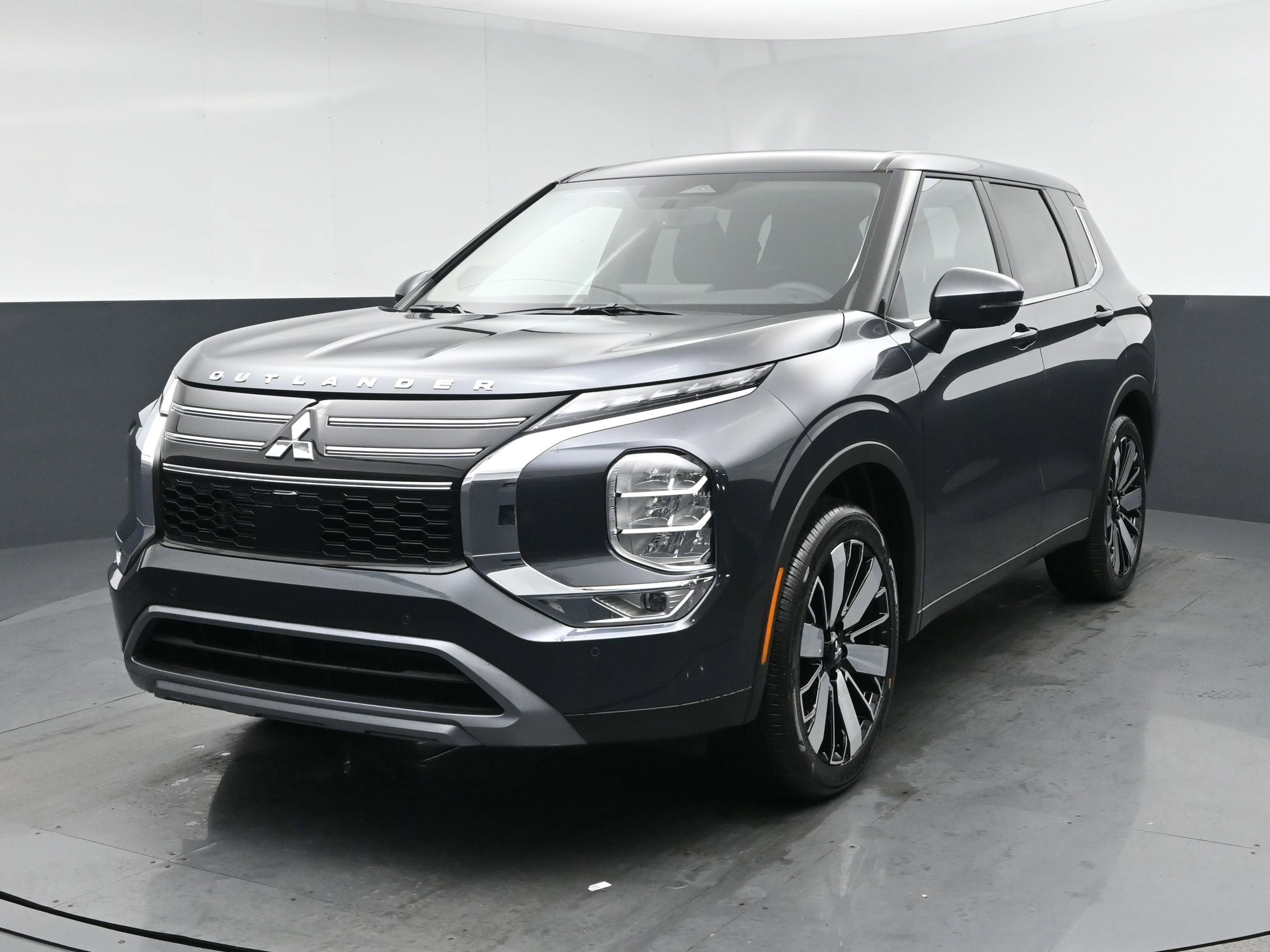 New 2026 Mitsubishi Outlander FWD image 1