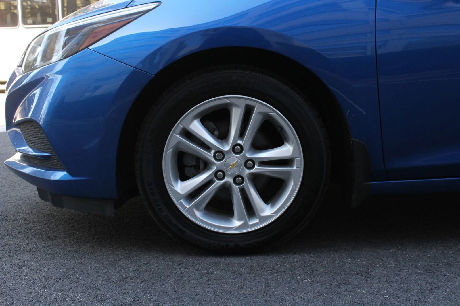 Used 2018 Chevrolet Cruze LT w/ Convenience Package FWD image 11