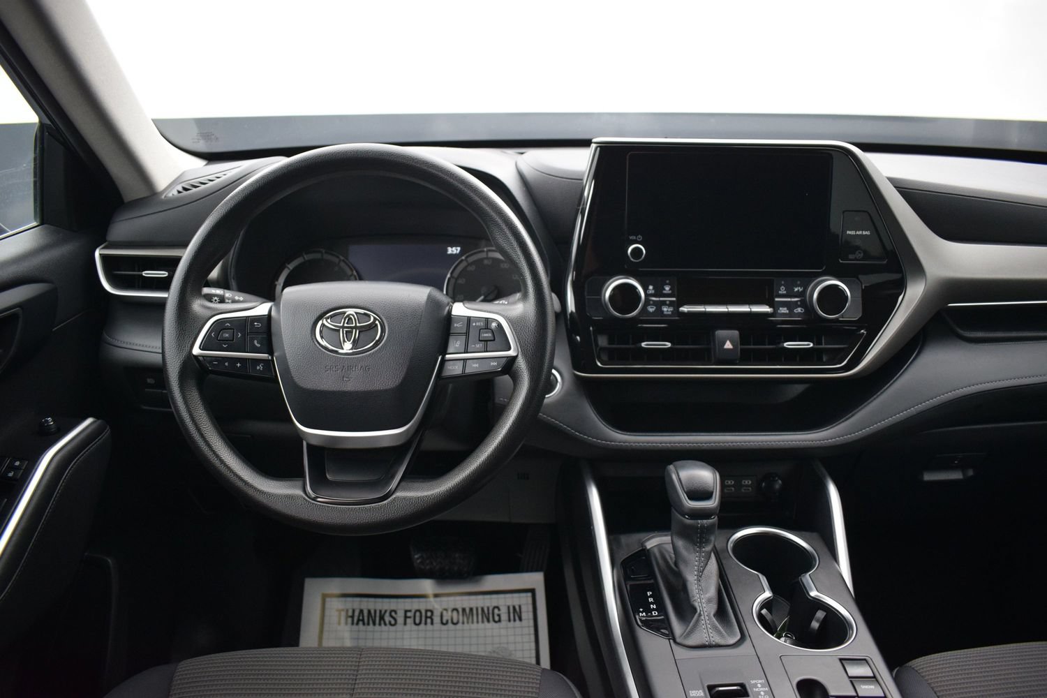 Used 2023 Toyota Highlander L FWD image 16