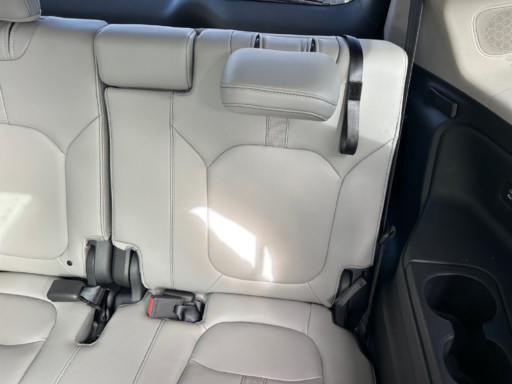 Certified 2025 Honda Pilot Touring image 18