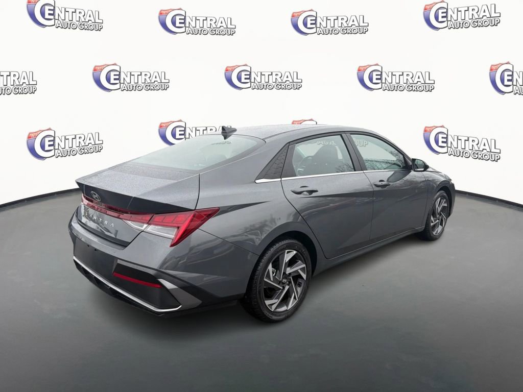 Certified 2025 Hyundai Elantra SEL image 5