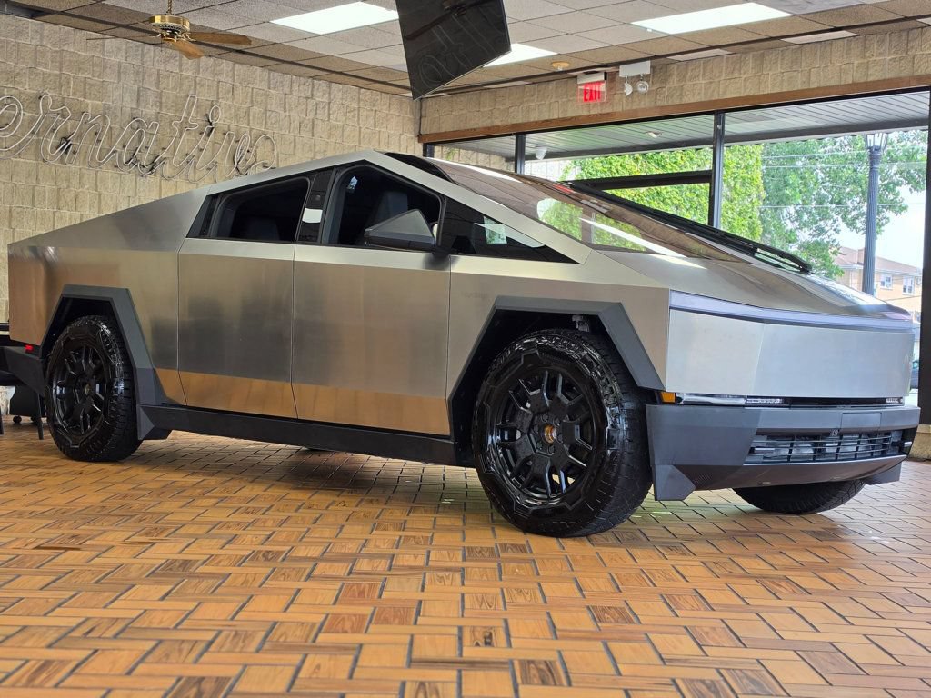 Used 2024 Tesla Cybertruck AWD Crew Cab image 10