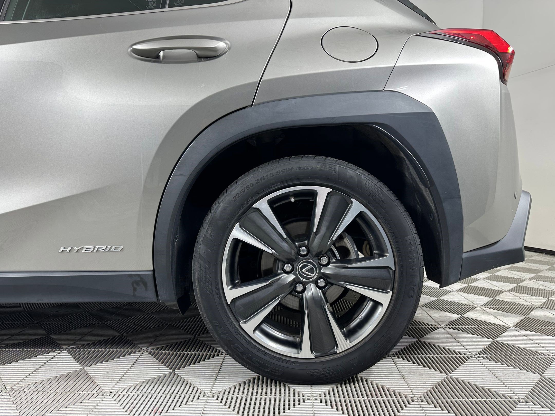 Used 2020 Lexus UX 250h w/ Premium Package image 27