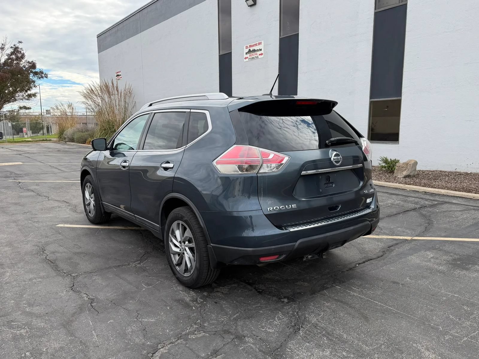 Used 2014 Nissan Rogue SL AWD/4WD image 3
