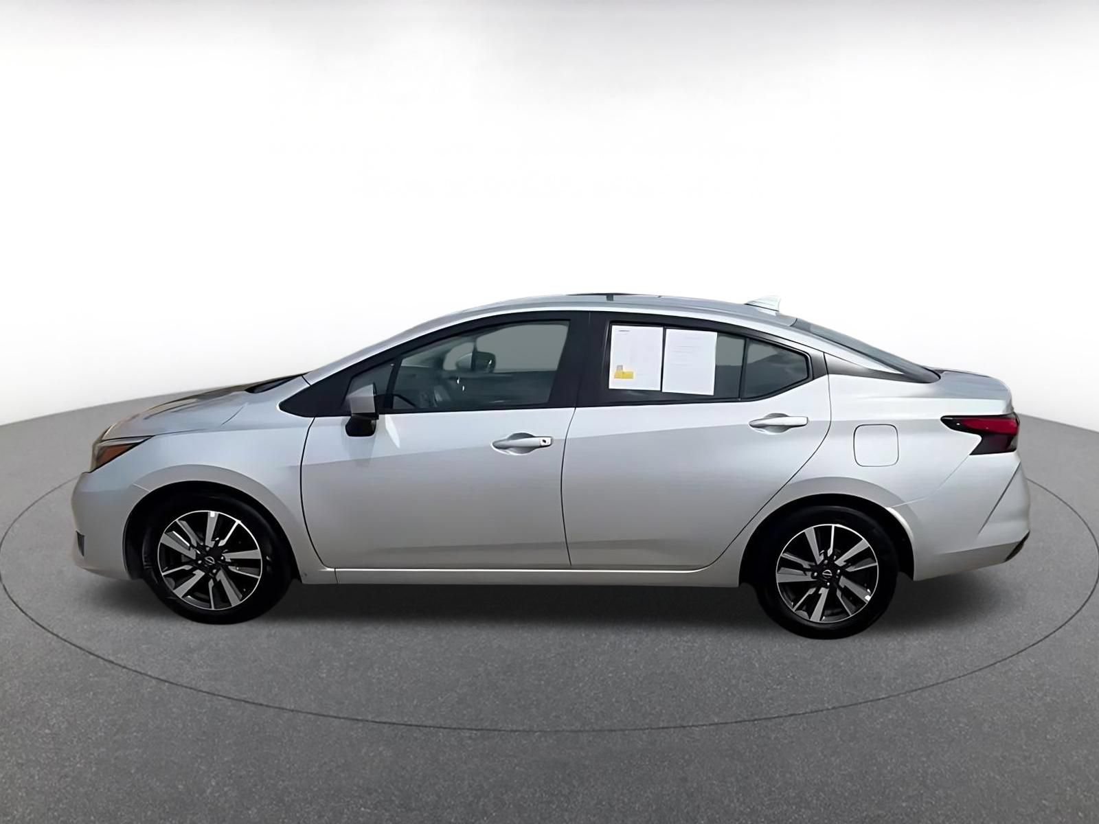 Used 2025 Nissan Versa SV FWD image 9