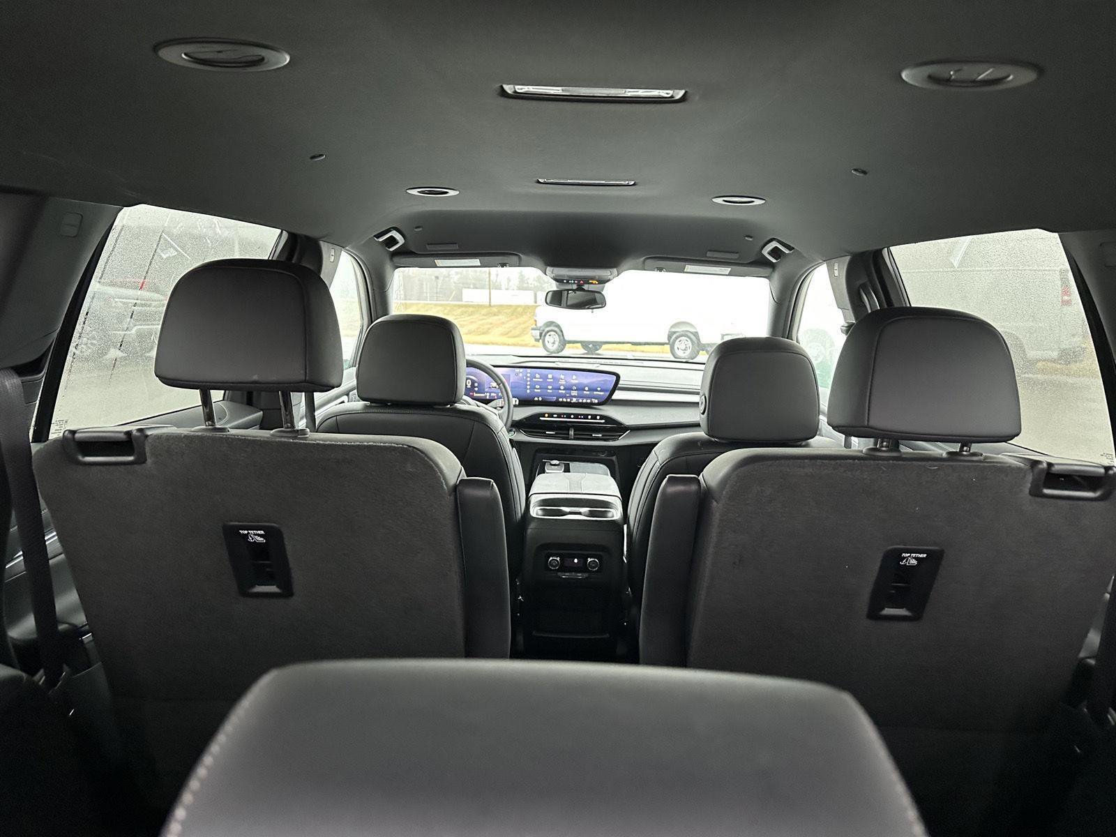 Used 2025 Buick Enclave Preferred image 8