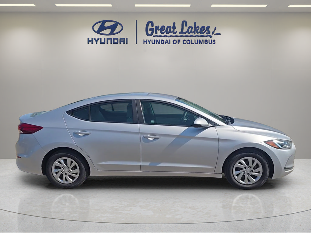Used 2017 Hyundai Elantra SE w/ Cargo Package FWD image 4