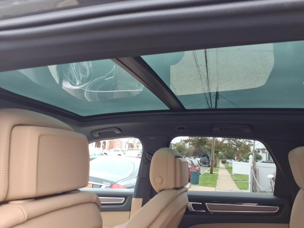 Used 2023 Porsche Cayenne S image 13