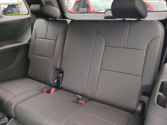 Used 2023 Chevrolet Traverse RS FWD image 16