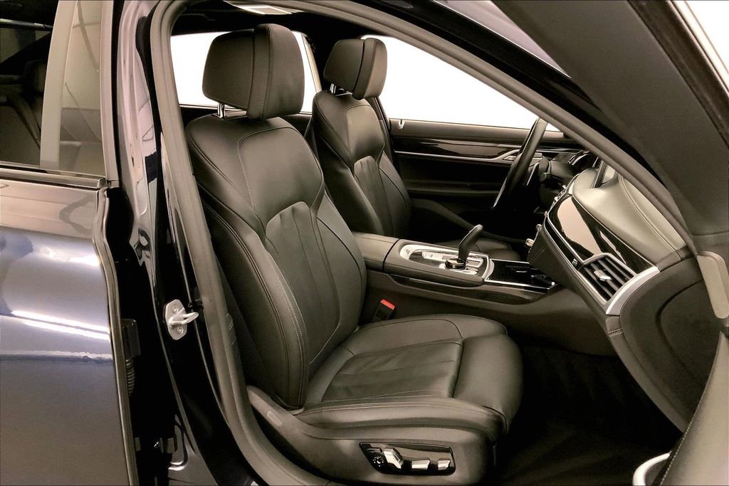 Used 2019 BMW 740i w/ Executive Package RWD image 6