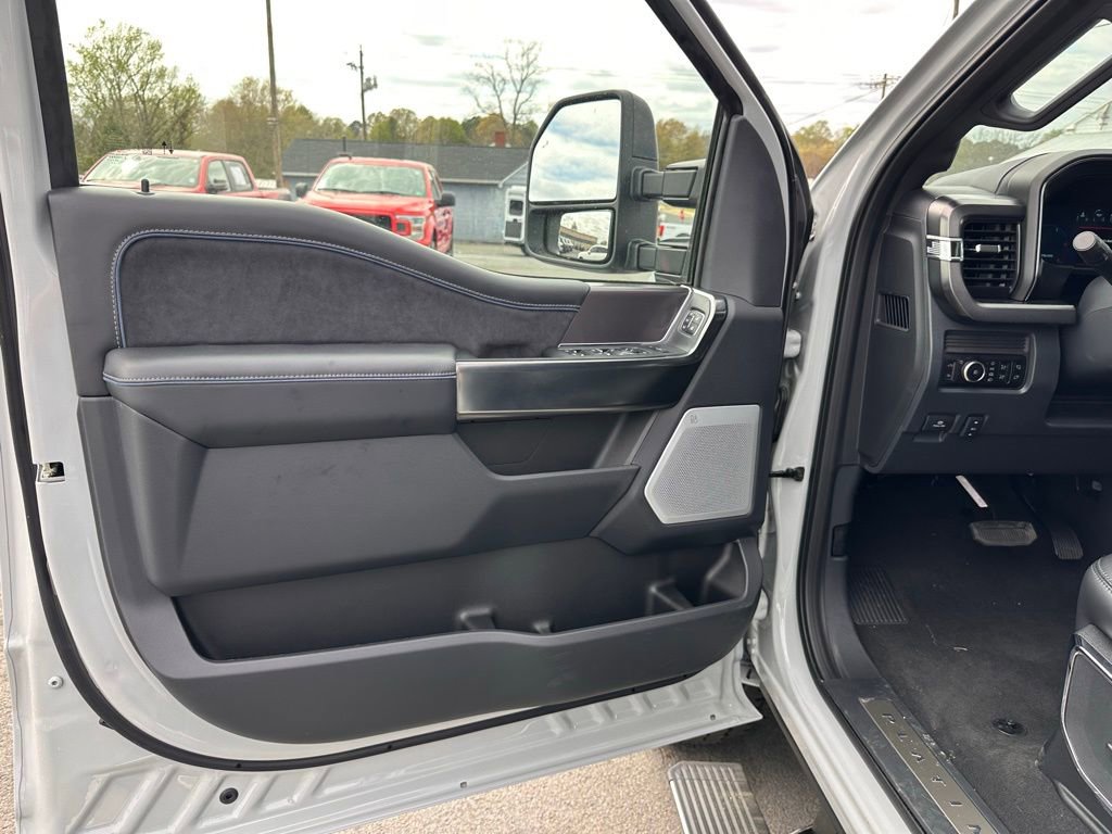 New 2026 Ford F250 Platinum AWD/4WD image 17