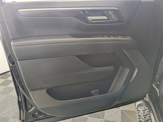 Certified 2025 Chevrolet Suburban Z71 image 10