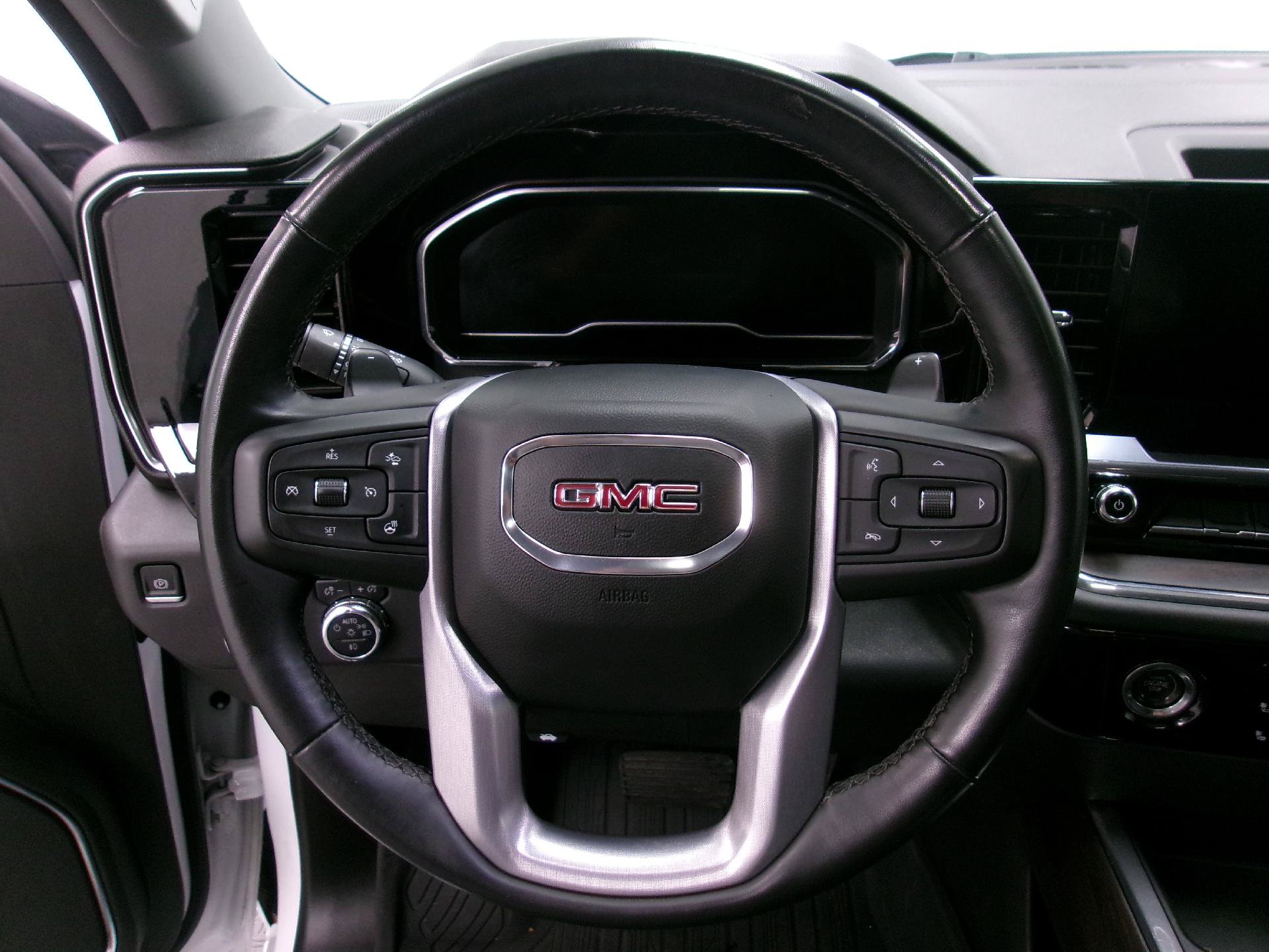 Used 2023 GMC Sierra 1500 SLT w/ SLT Premium Package AWD/4WD image 7