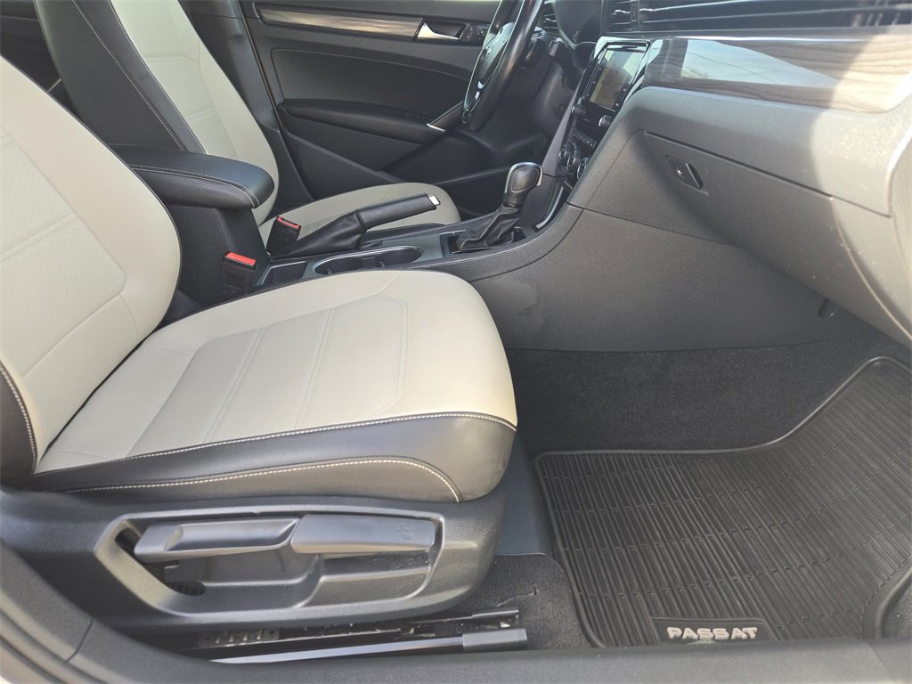 Used 2021 Volkswagen Passat 2.0T R-Line image 15