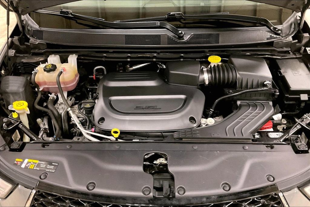 Used 2023 Chrysler Pacifica Limited image 10