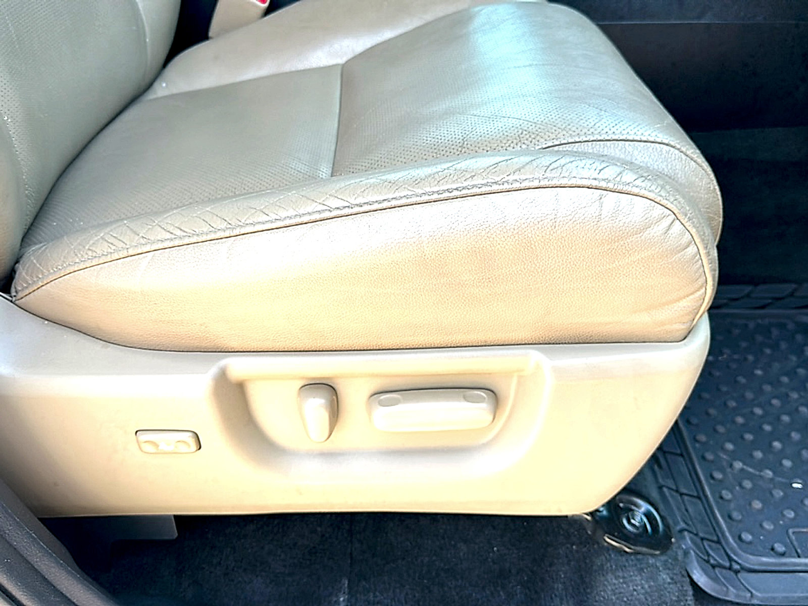 Used 2013 Toyota Sequoia Platinum RWD image 29
