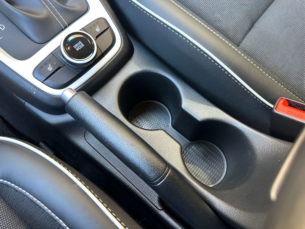 Used 2025 Hyundai Venue Limited image 24