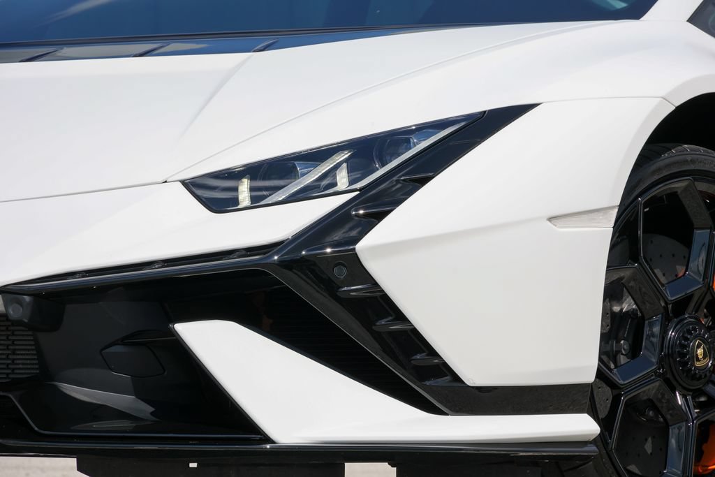 Used 2024 Lamborghini Huracan Tecnica RWD image 8
