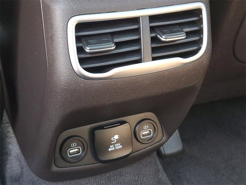 Used 2022 Hyundai Santa Fe Limited image 11