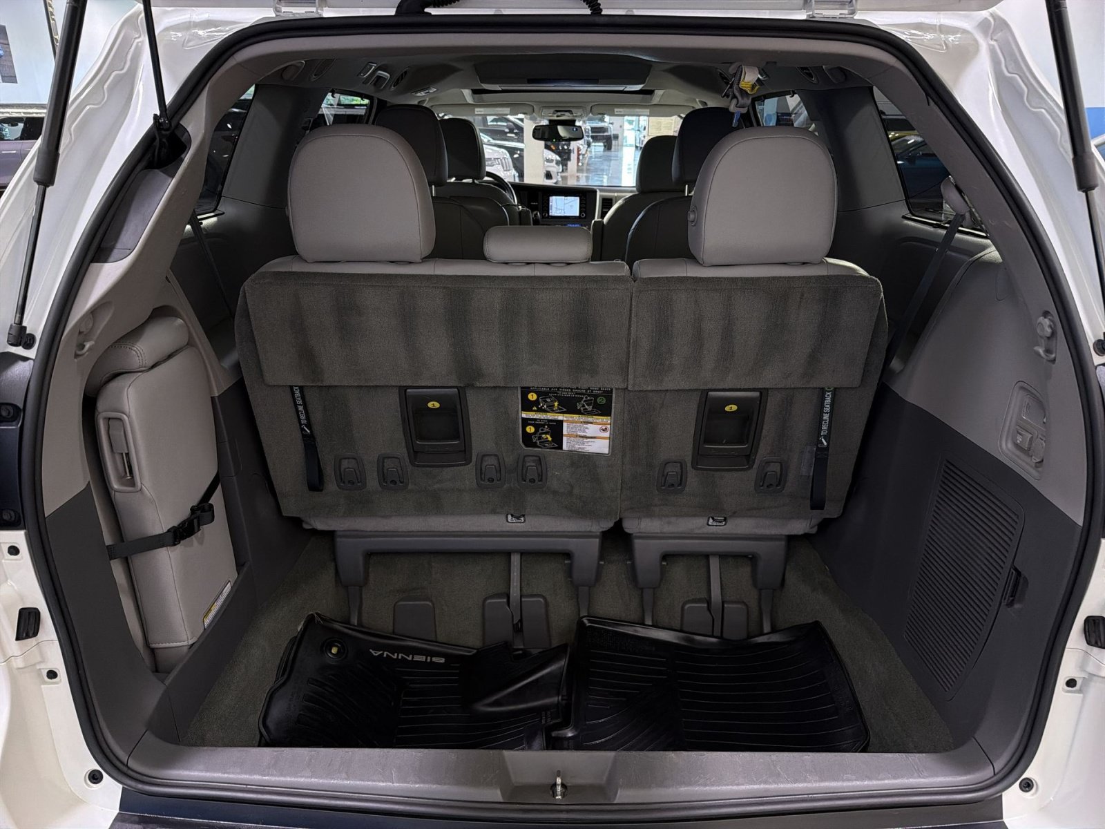 Used 2018 Toyota Sienna XLE Premium FWD image 30