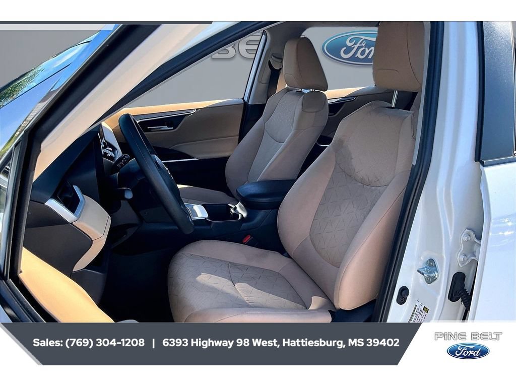 Used 2024 Toyota RAV4 XLE FWD image 18