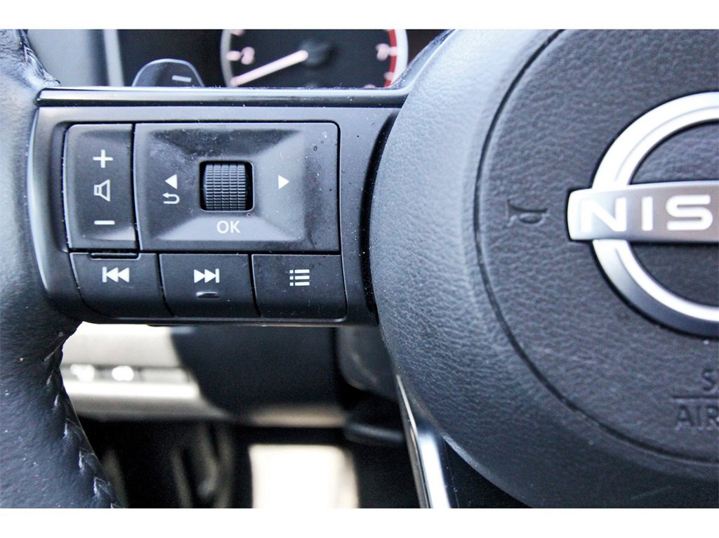 Used 2024 Nissan Rogue SV w/ SV Premium Package image 11